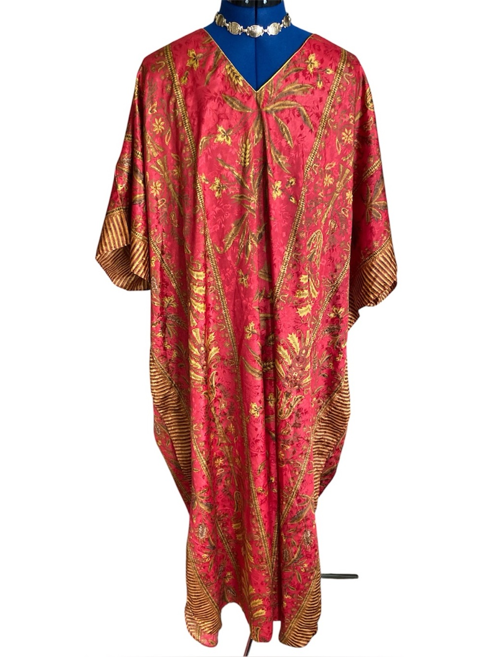 AsHRO Long Kaftan Kimono Free Size Red and Gold Mrs. Roper